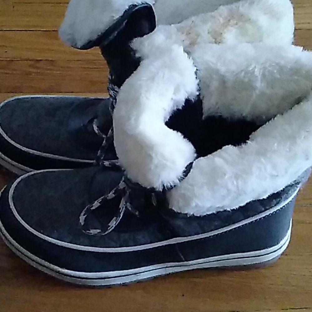 Boots - Picture 2 of 4